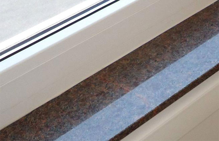 Okenske police iz naravnega kamna granita.