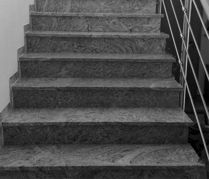 Kamnite stopnice iz granita.