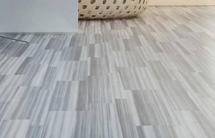 Notranji tlaki iz naravnega kamna marmorja.