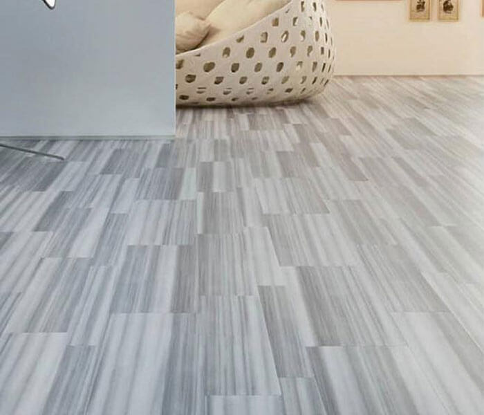 Notranja tla iz naravnega kamna marmorja.