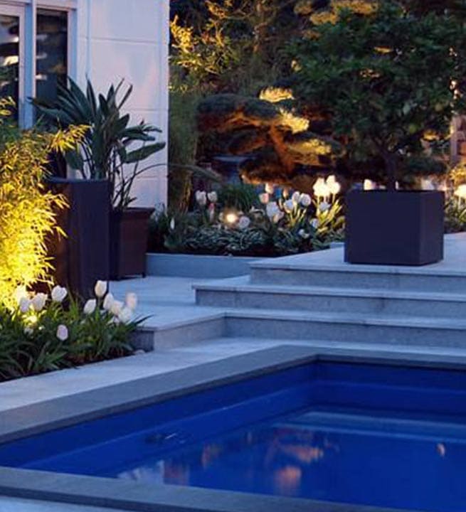 Kamniti tlakovci iz žgane gline so uporabni predvsem v primeru, če uporabljate zunanji bazen, saj so izredno odporni na obrabo in enostavni za vzdrževanje.