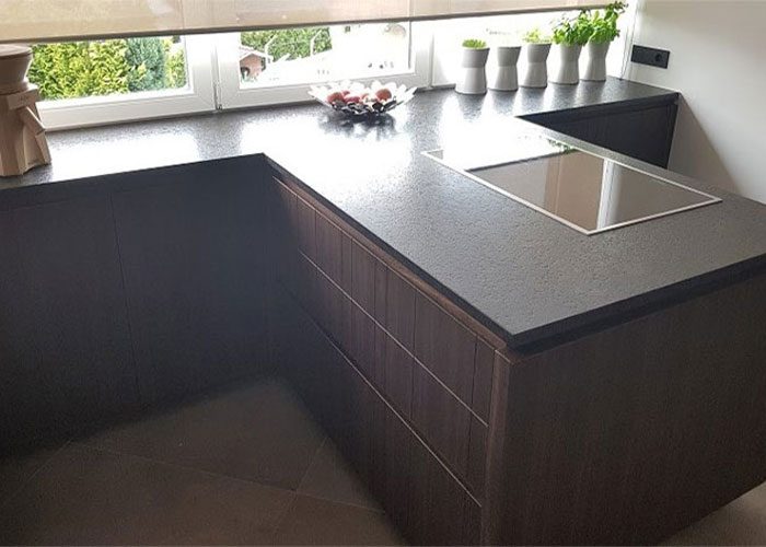 kuhinjski pult iz naravnega kamna