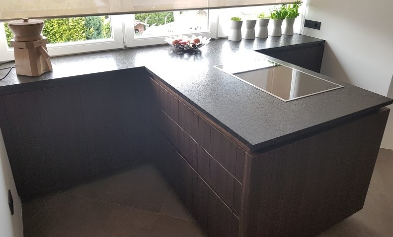 Kuhinjski pulti iz granita so vzdržljivi, estetski in enostavni za vzdrževanje